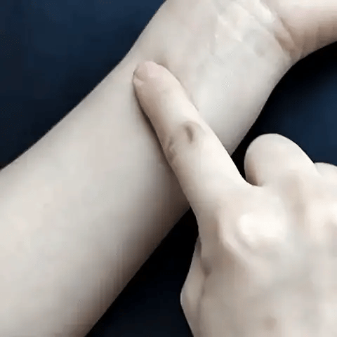Kofer sa Šminkom i Ogledalom – Profesionalna Paleta Senki i Šminke