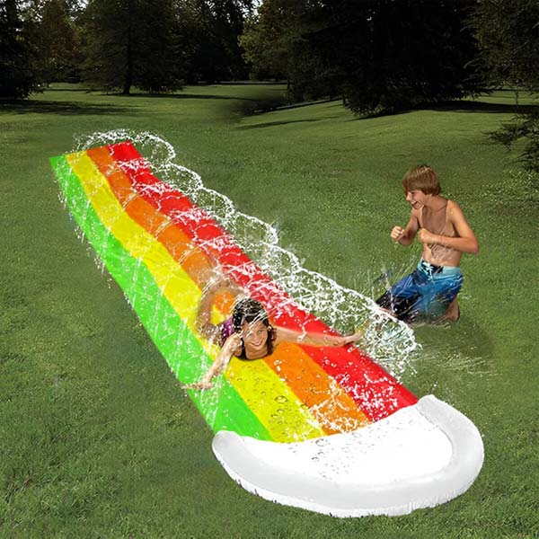 Naduvavajući Vodeni Tobogan sa Prskalicama – Letnji Vodeni Slip and Slide za Decu i Odrasle | Dvorišni Vodeni Park