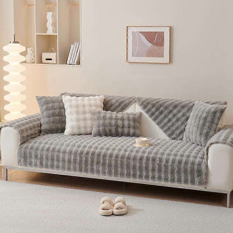 Krzneni fleker sivi 70×150 cm – mekan, topao i elegantan ukras za svaki dom
