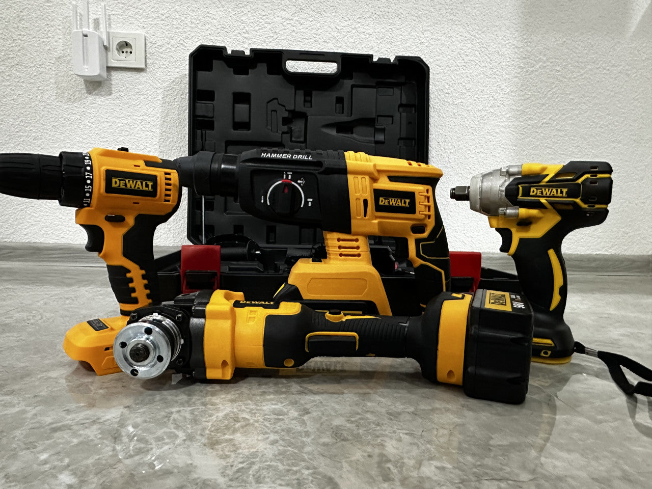 AKU SET 4u1 Busilica, Brusilica, Odvijač, Udarni + 4 baterije