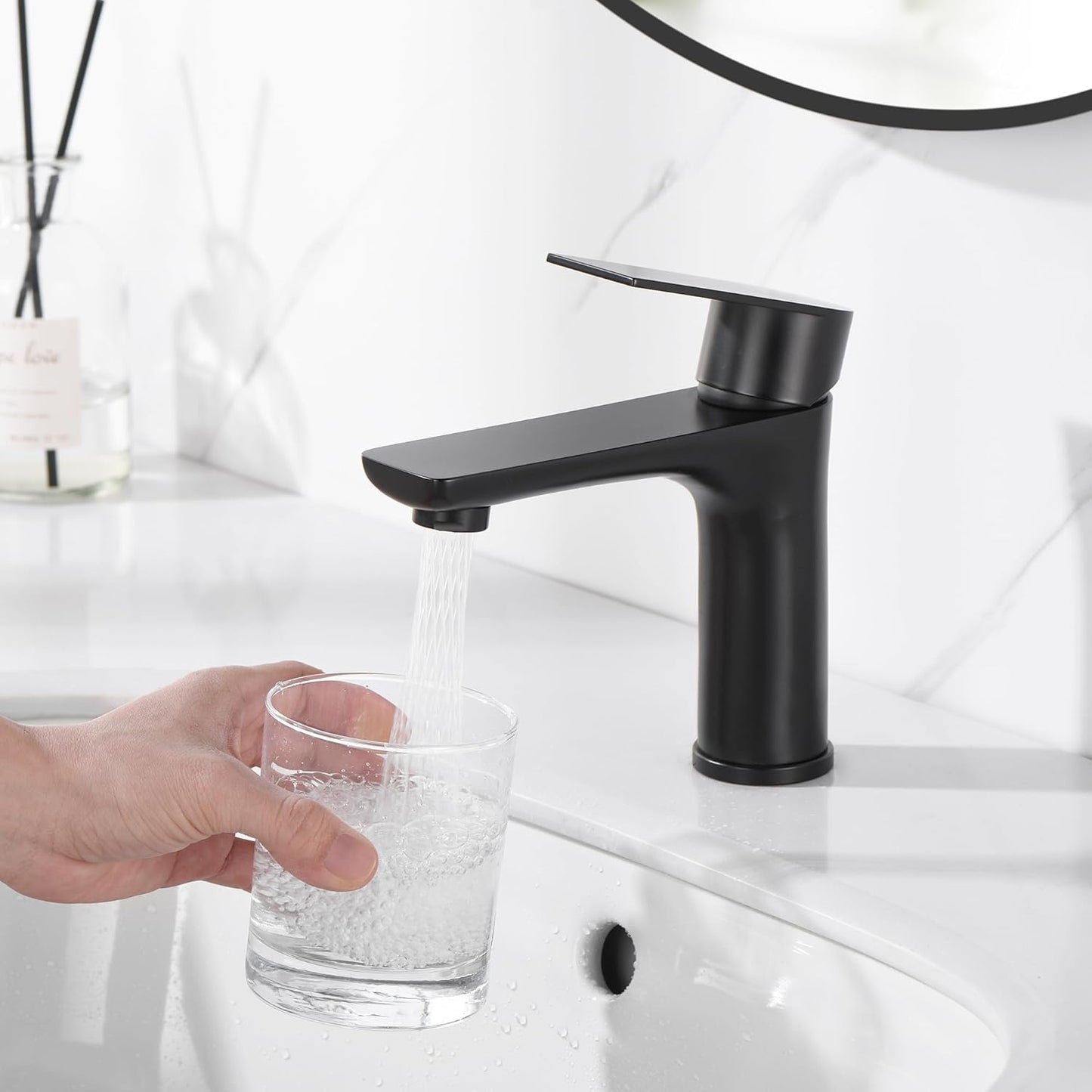Baterija za lavabo Crna