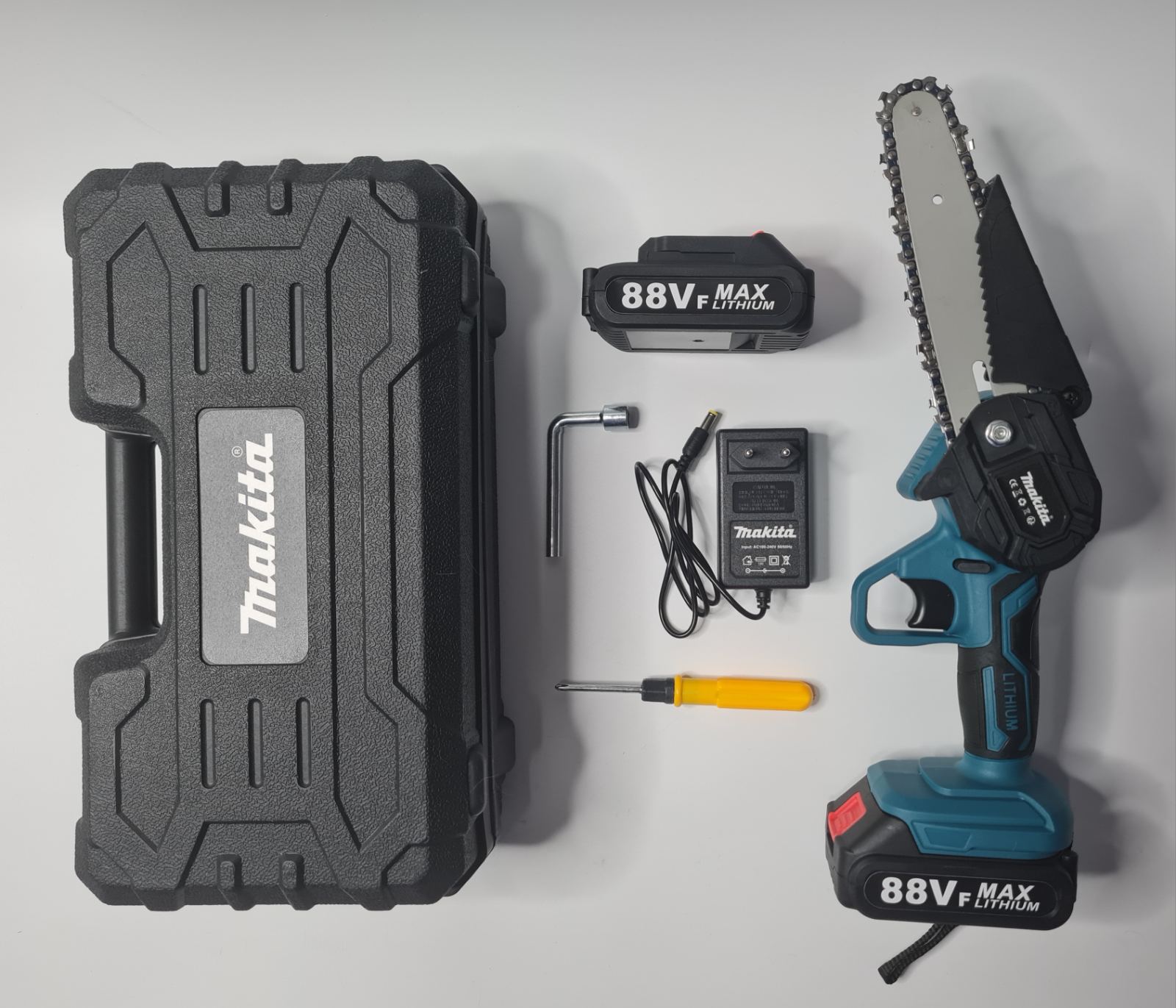 Makita aku ručna testera 21v + dve baterije