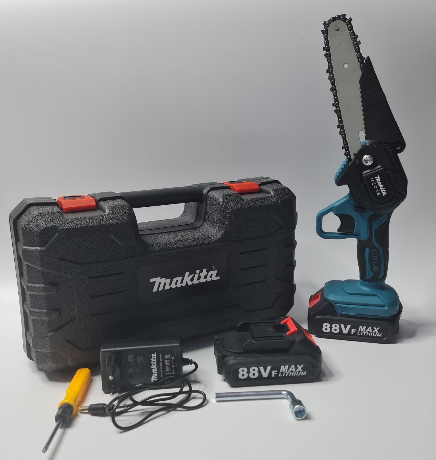 Makita aku ručna testera 21v + dve baterije