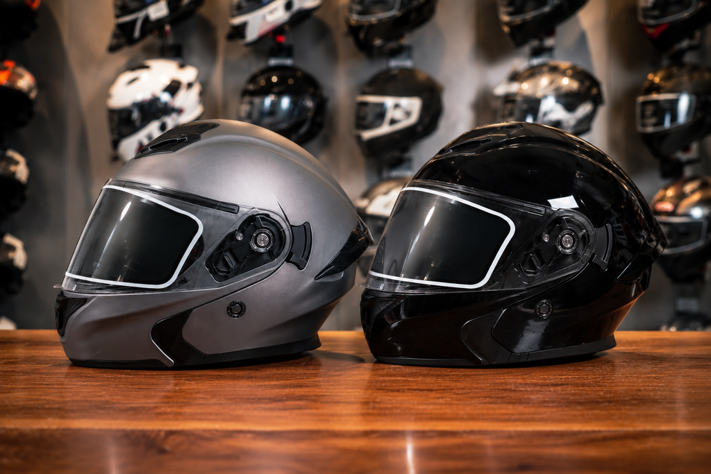 Moto Kaciga na Preklop sa Duplim Vizirom – Flip-Up Modularna Kaciga za Touring, Skuter i Motocikl