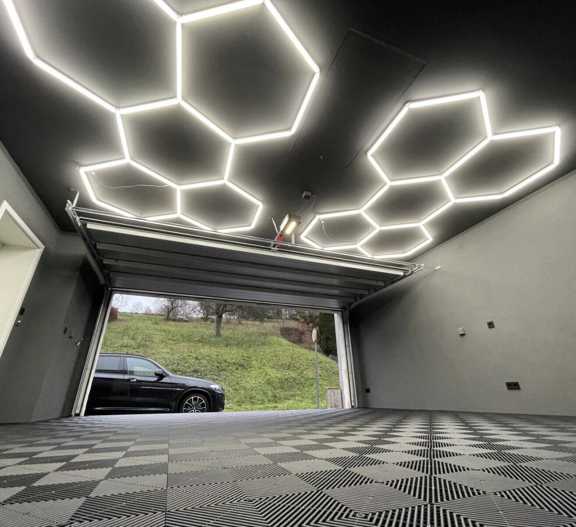 Plafonska LED Hexagonalna Rasveta 168W | Saćasti Sistem Osvetljenja za Garažu i Auto Detailing